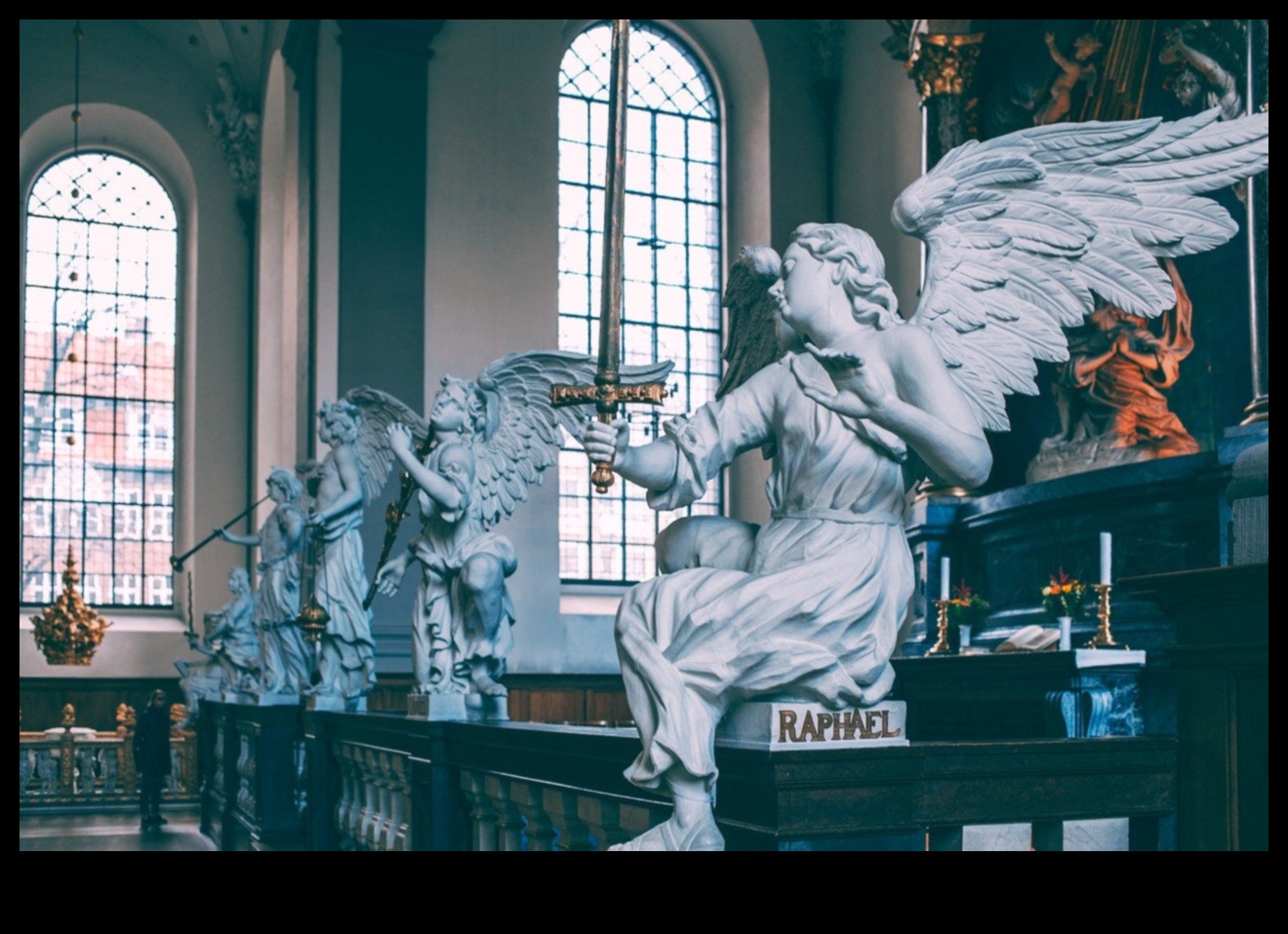 Spectacol sculptat: rezonanța emoțională a statuilor baroc